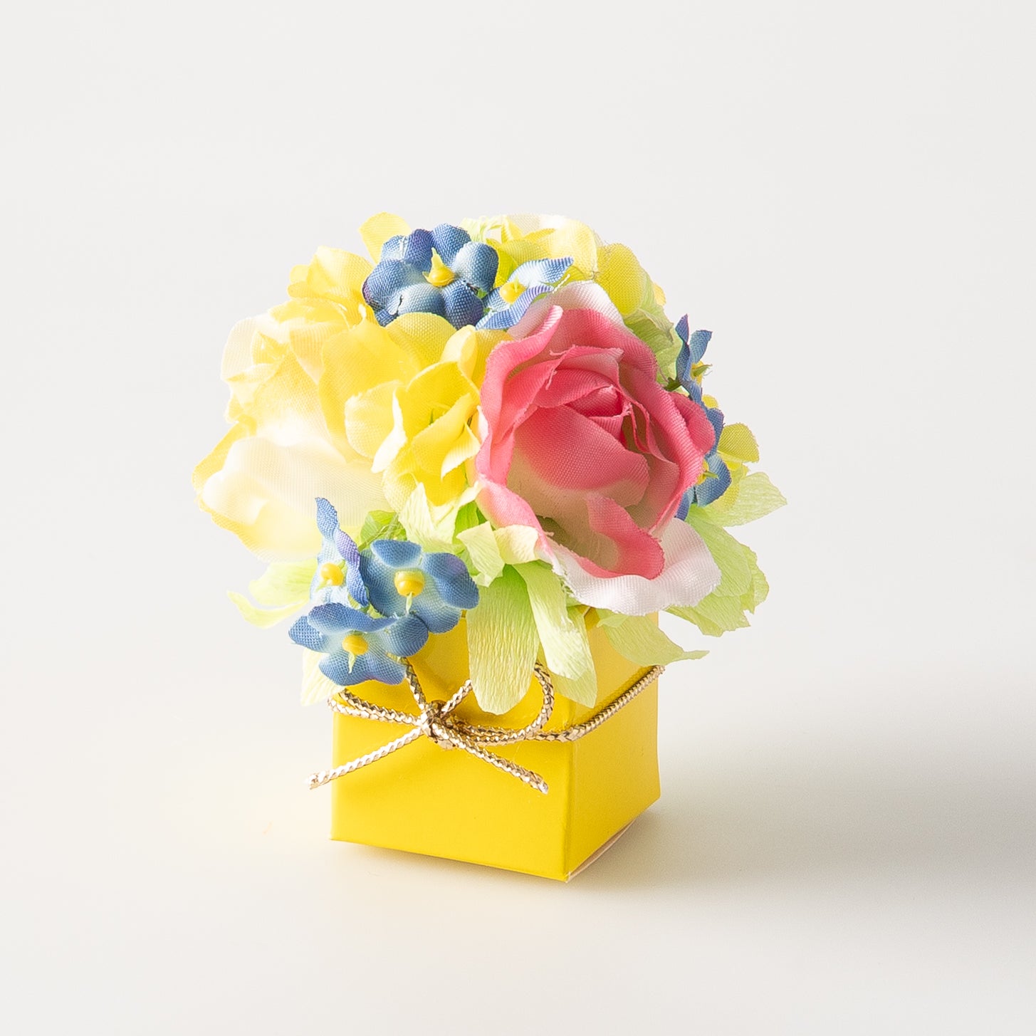 Spring Flowers Fantasy Box with 1 Truffle