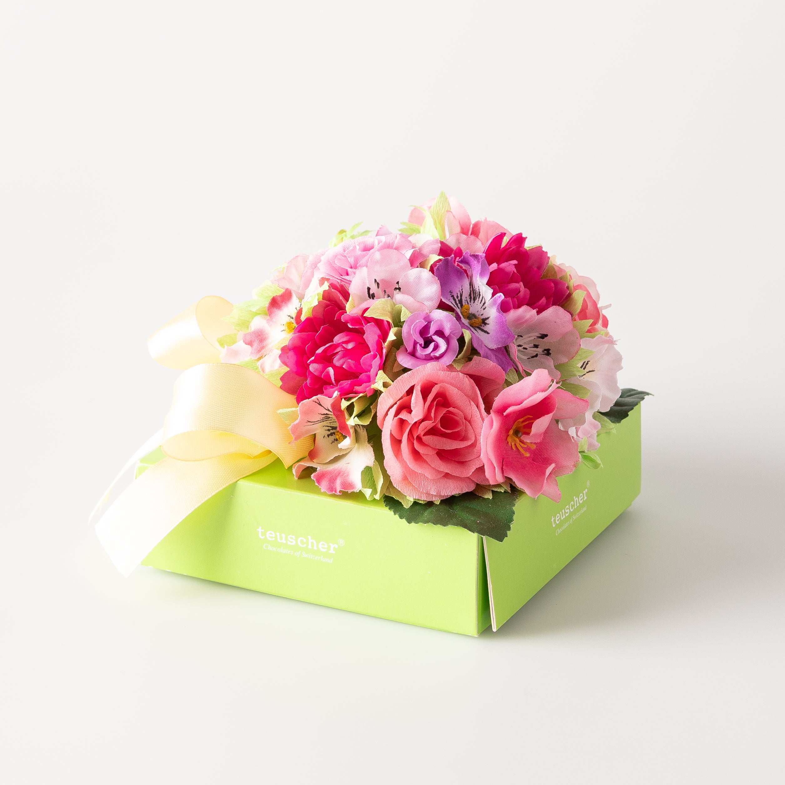 Spring fantasy box with 16 Truffles.