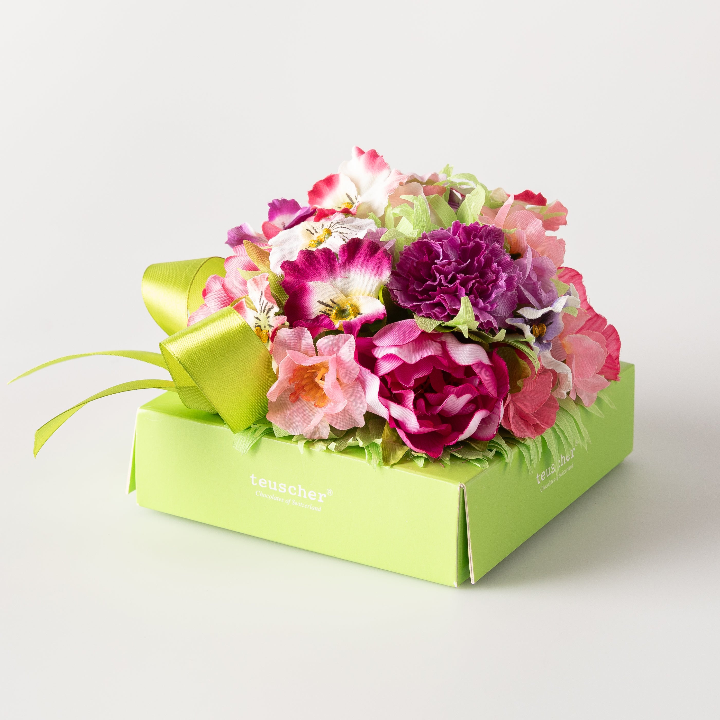 Spring fantasy box with 16 Truffles.